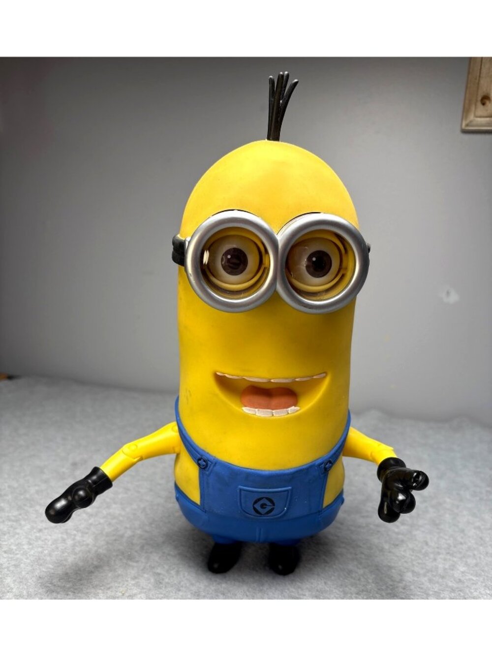 Despicable Me Minion Tim Singing Action Figure Toy
